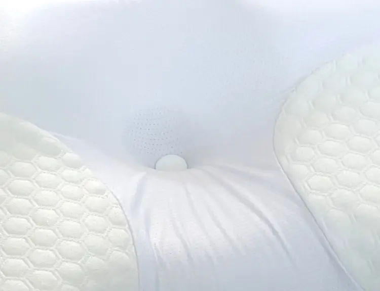 wglebienie-wentylacyjne-poduszka-ortopedyczna-arm-pillow-qmed.jpg